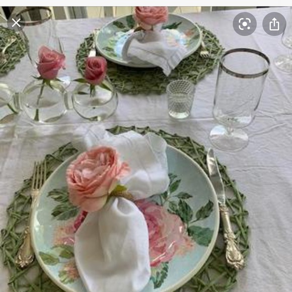 Sur la table ROSE NUAGE MELAMINE SERVERS, SET OF 2 - Picture 7 of 7